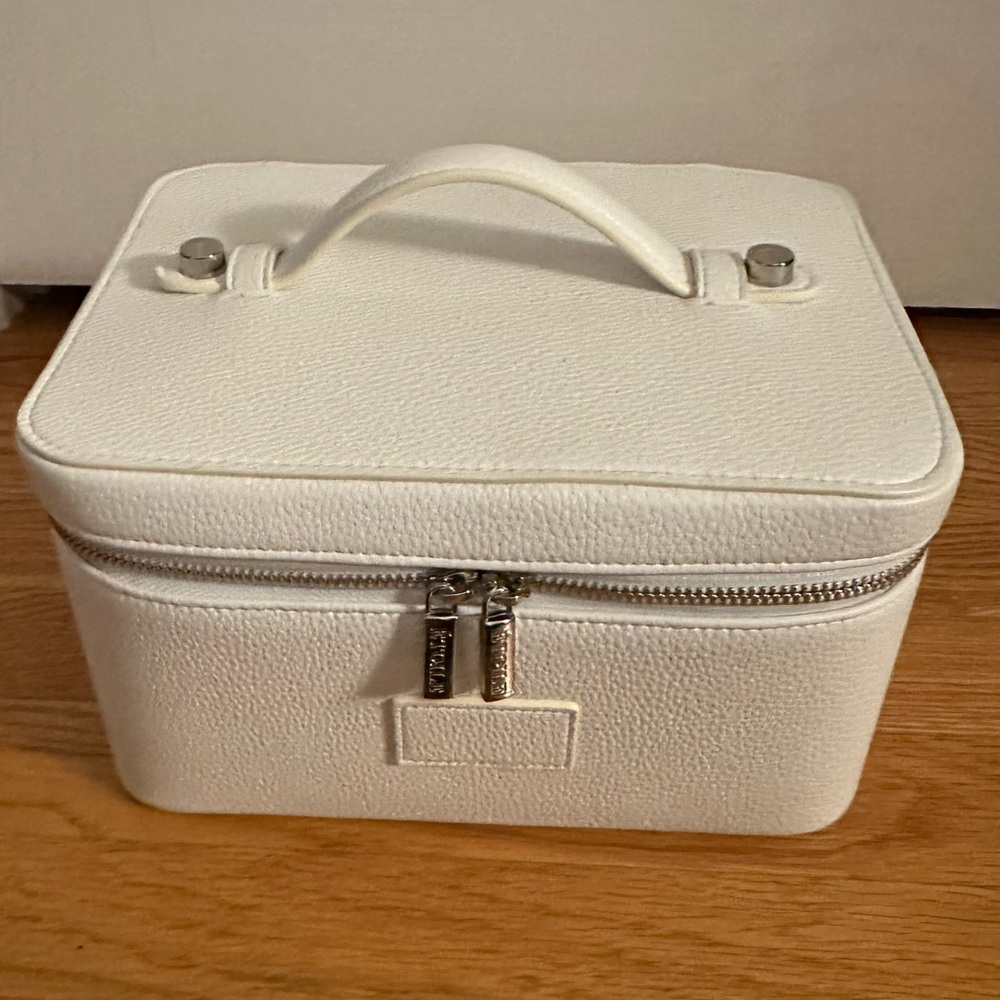 Etoile Vanity Case in Off-White NWOT